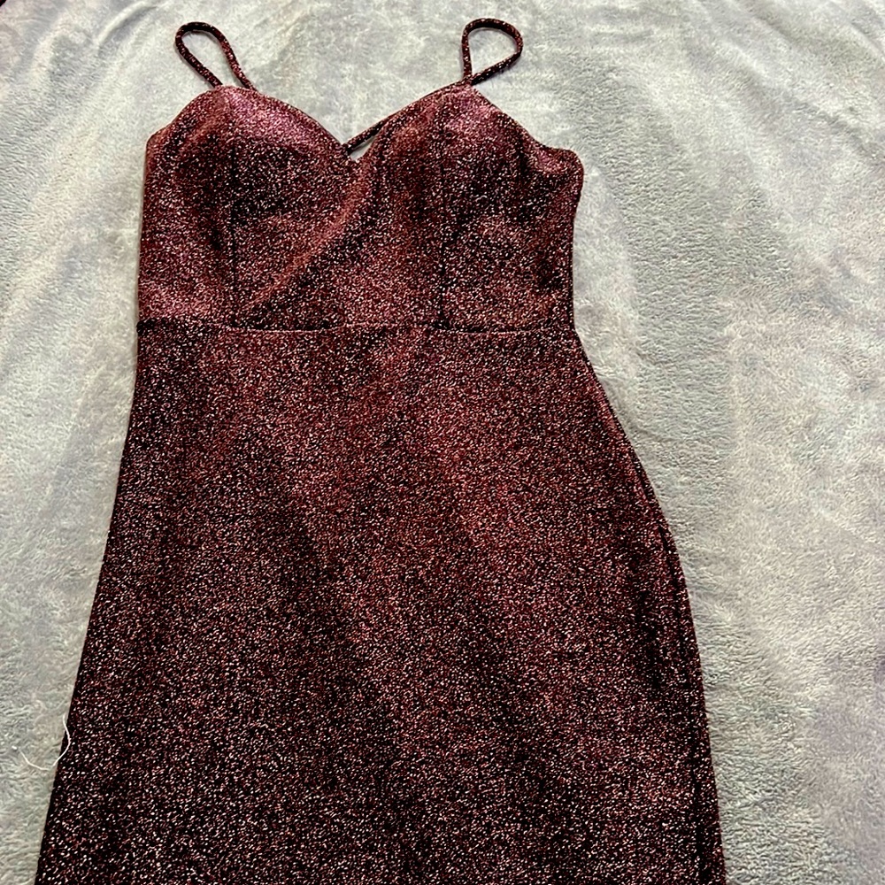 Leyua’s midi sparkle dress